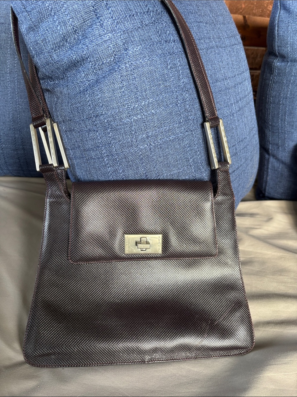 RARE VTG Bottega Veneta Plum Color Leather Shoulder Bag Silver Hardware Turnlock